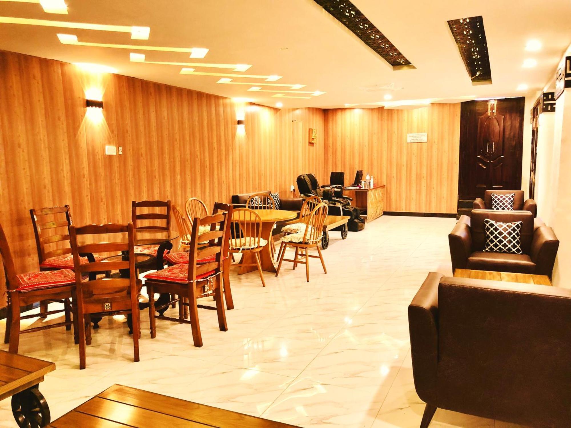 Republika Central Hotel & Resort Аботабад Екстериор снимка